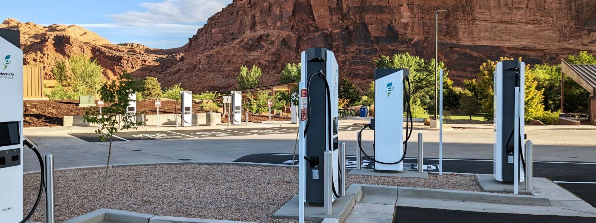 EVSE hyper-fast chargers at Lions Park