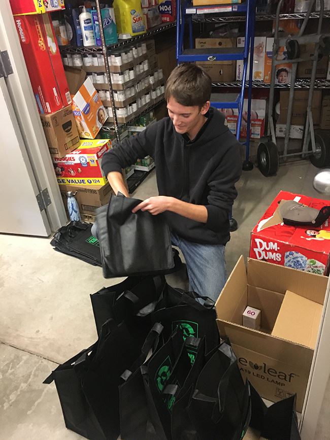 Jack Charlton Hands Out Energy Efficiency Kits